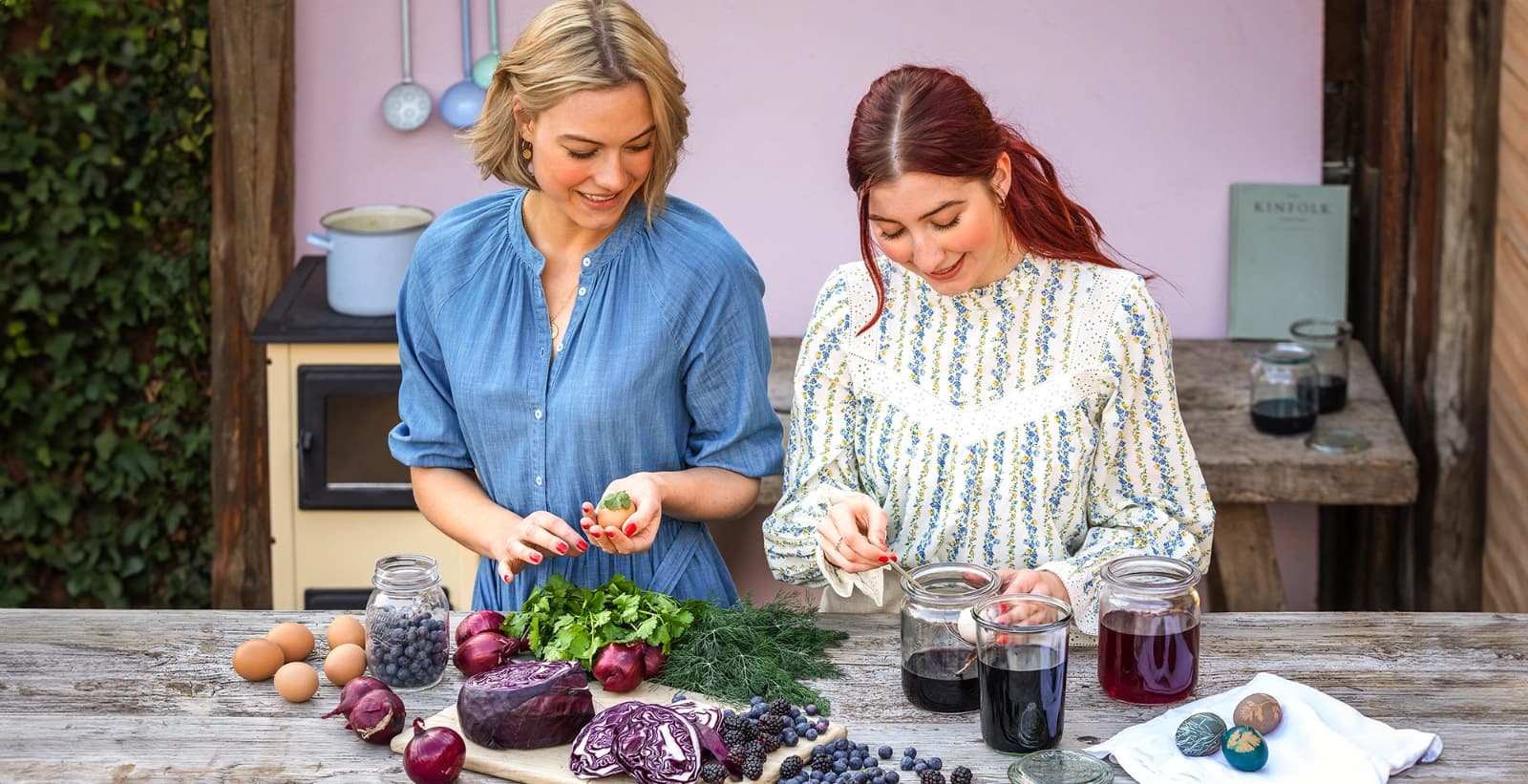 Bunt & Bio: Eierfärben auf natürlicher Basis